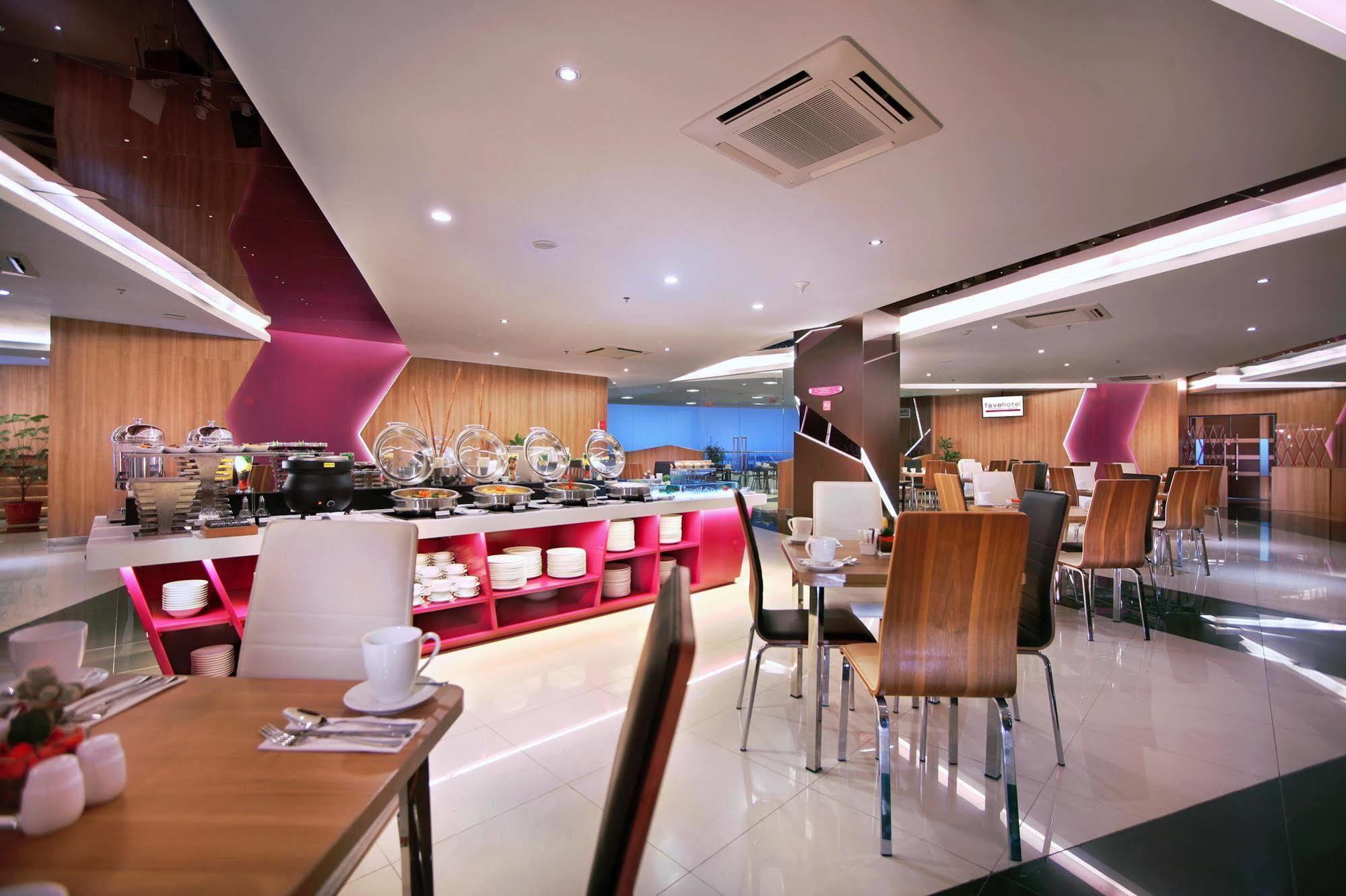 Favehotel Ltc Glodok Jacarta Exterior foto