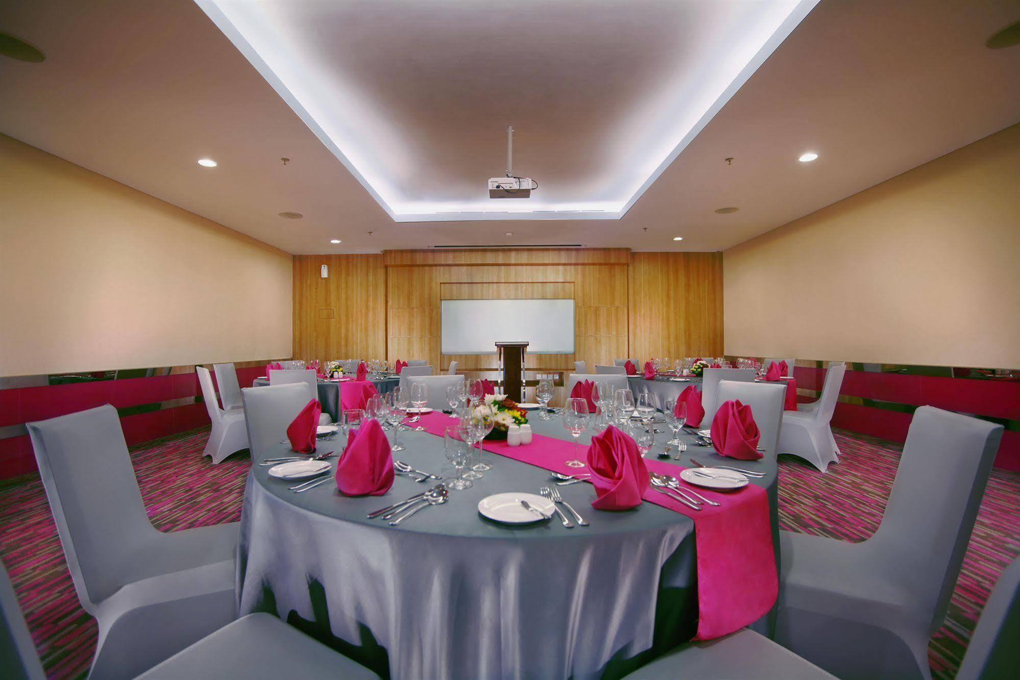 Favehotel Ltc Glodok Jacarta Exterior foto